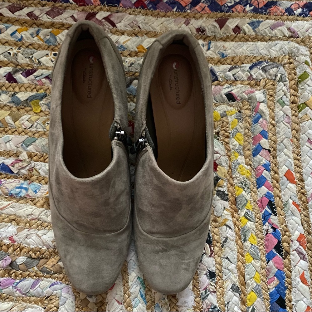 Clarks Unstructured gray suede booties - Picture 3 of 6
